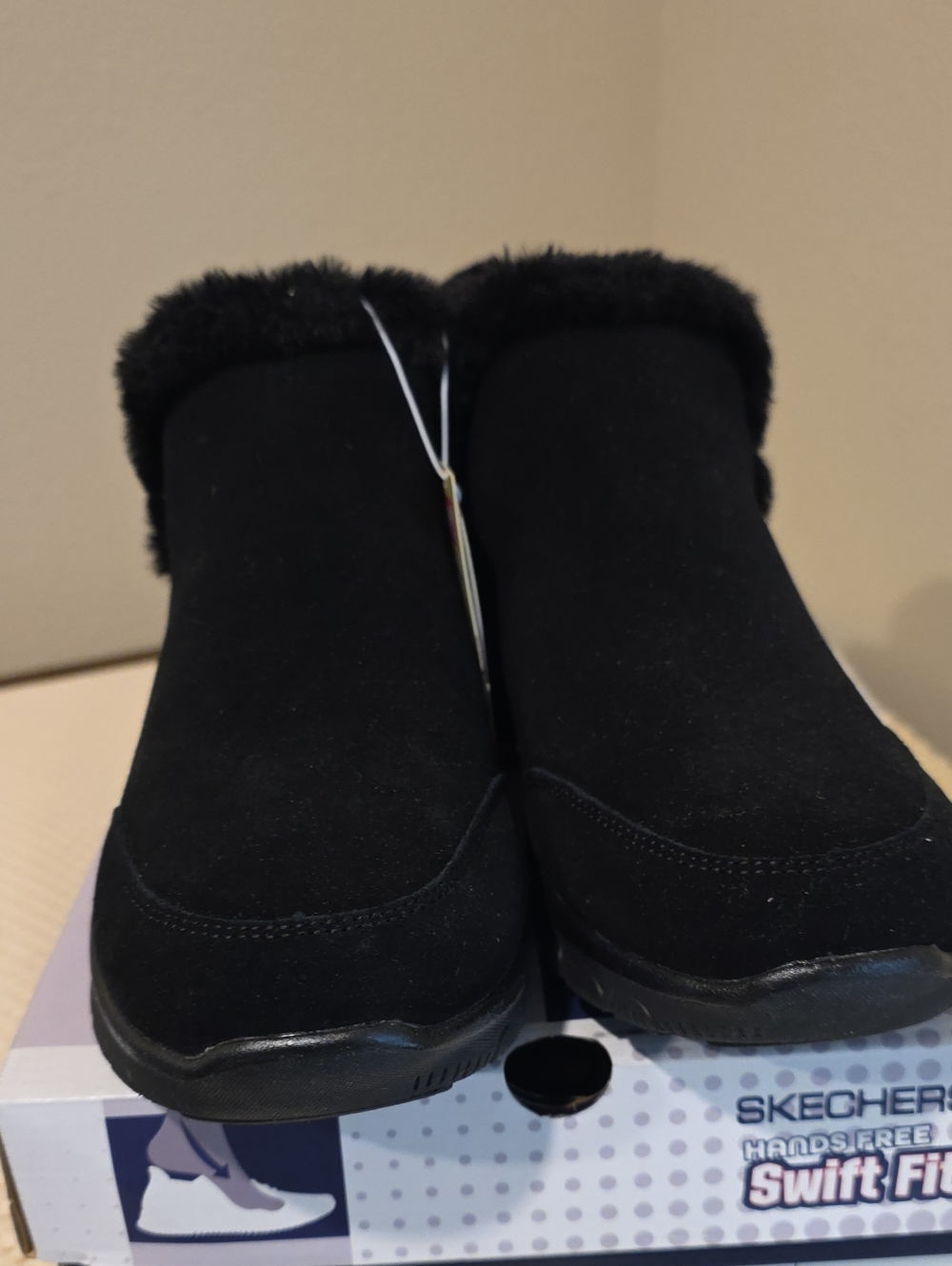 Skechers Swift Fit Black Slip-On Shoes - Picture 4 of 8